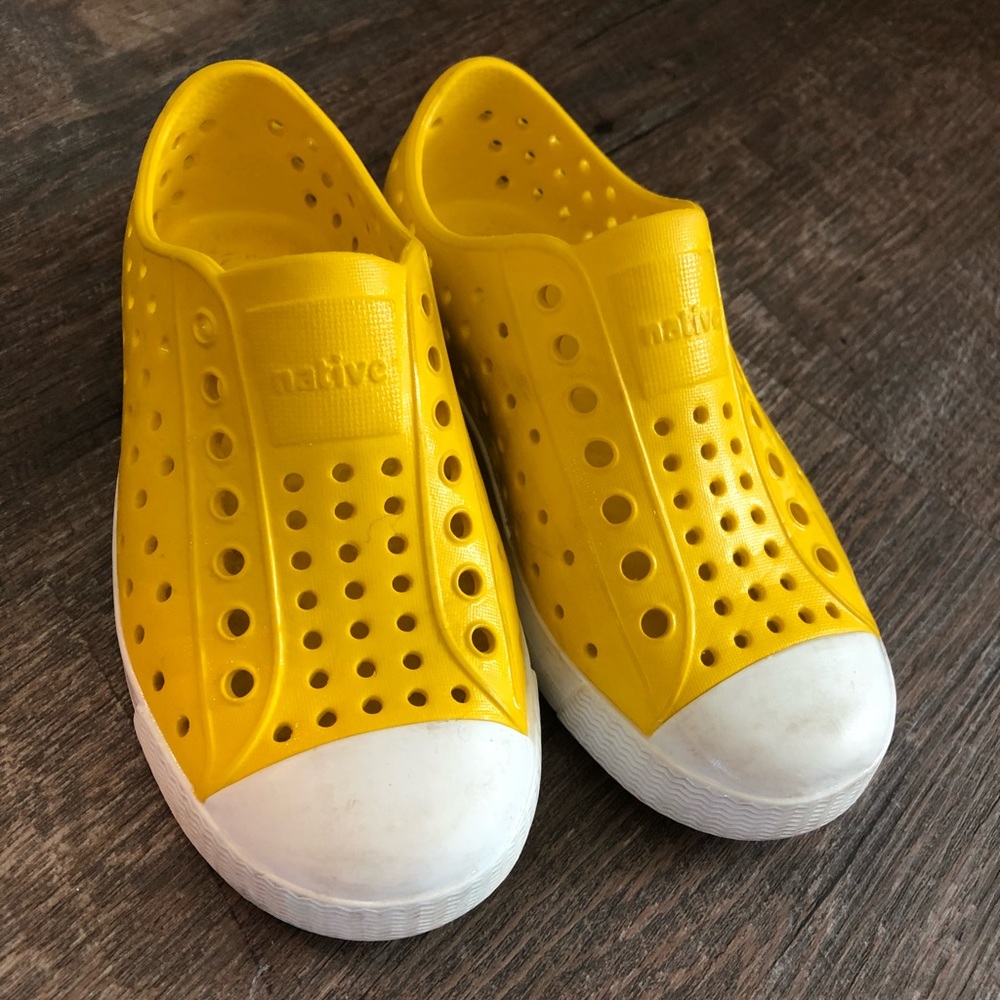 Native shoe yellow size 11